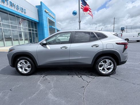 New 2026 Chevrolet Trax LS w/ LS Convenience Package FWD image 5