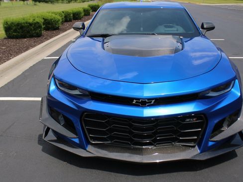 Used 2018 Chevrolet Camaro ZL1 RWD image 38