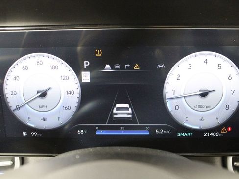 Used 2024 Hyundai Elantra SEL image 25