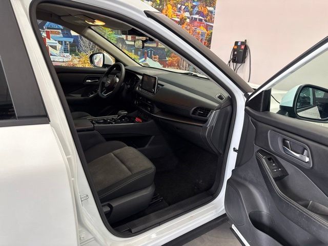 Used 2024 Nissan Rogue SV AWD/4WD image 48