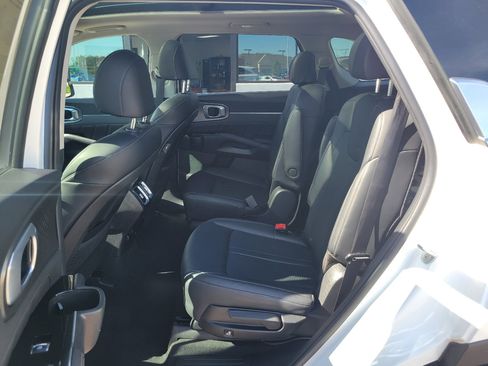 Used 2022 Kia Sorento SX w/ Panoramic Sunroof Package AWD/4WD image 12
