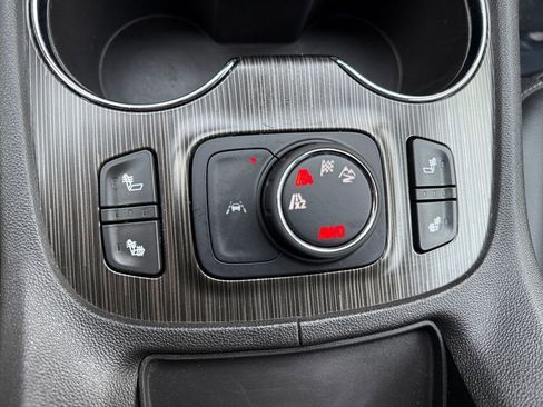 Used 2023 GMC Acadia SLT image 17