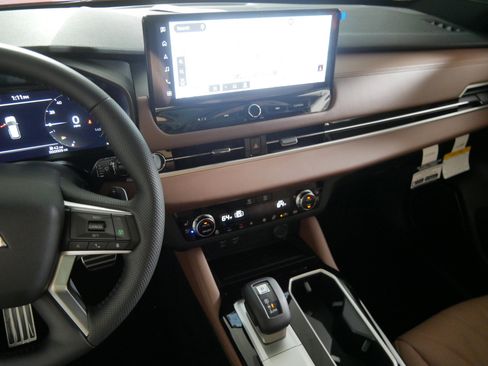 New 2025 Mitsubishi Outlander SEL image 5