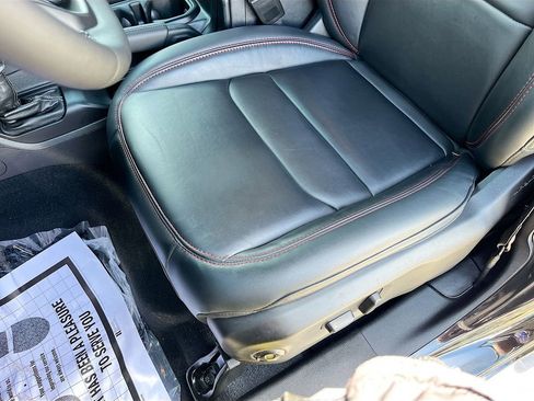 Used 2025 Jeep Wrangler Unlimited Rubicon image 19