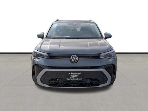 New 2026 Volkswagen Taos SE FWD image 2