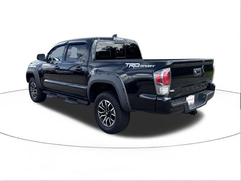 Used 2022 Toyota Tacoma TRD Sport w/ Technology Package RWD image 5