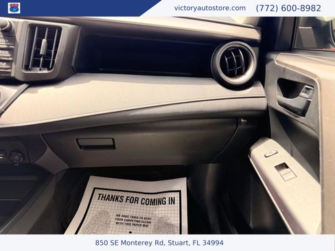 Used 2018 Toyota RAV4 LE FWD image 10