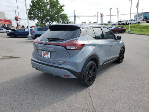 Used 2023 Nissan Kicks SR w/ SR Premium Package FWD image 4