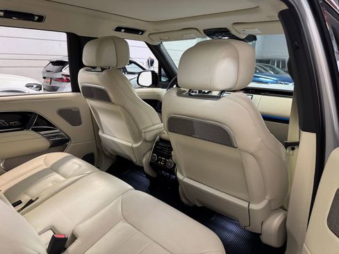 Used 2025 Land Rover Range Rover Long Wheelbase Autobiography image 24