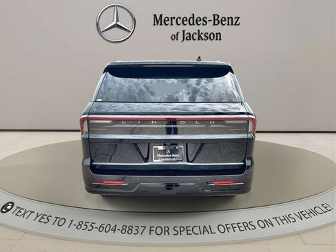 Used 2026 Lincoln Navigator Reserve AWD/4WD image 7