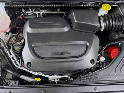 Used 2026 Chrysler Pacifica Select image 39