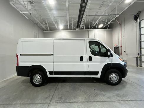 Used 2025 RAM ProMaster 2500 w/ Convenience Group FWD image 5
