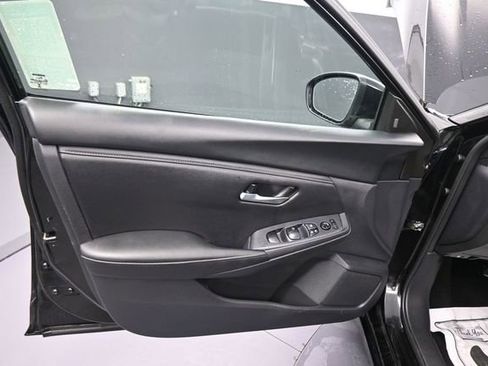 Used 2024 Nissan Sentra SV FWD image 26