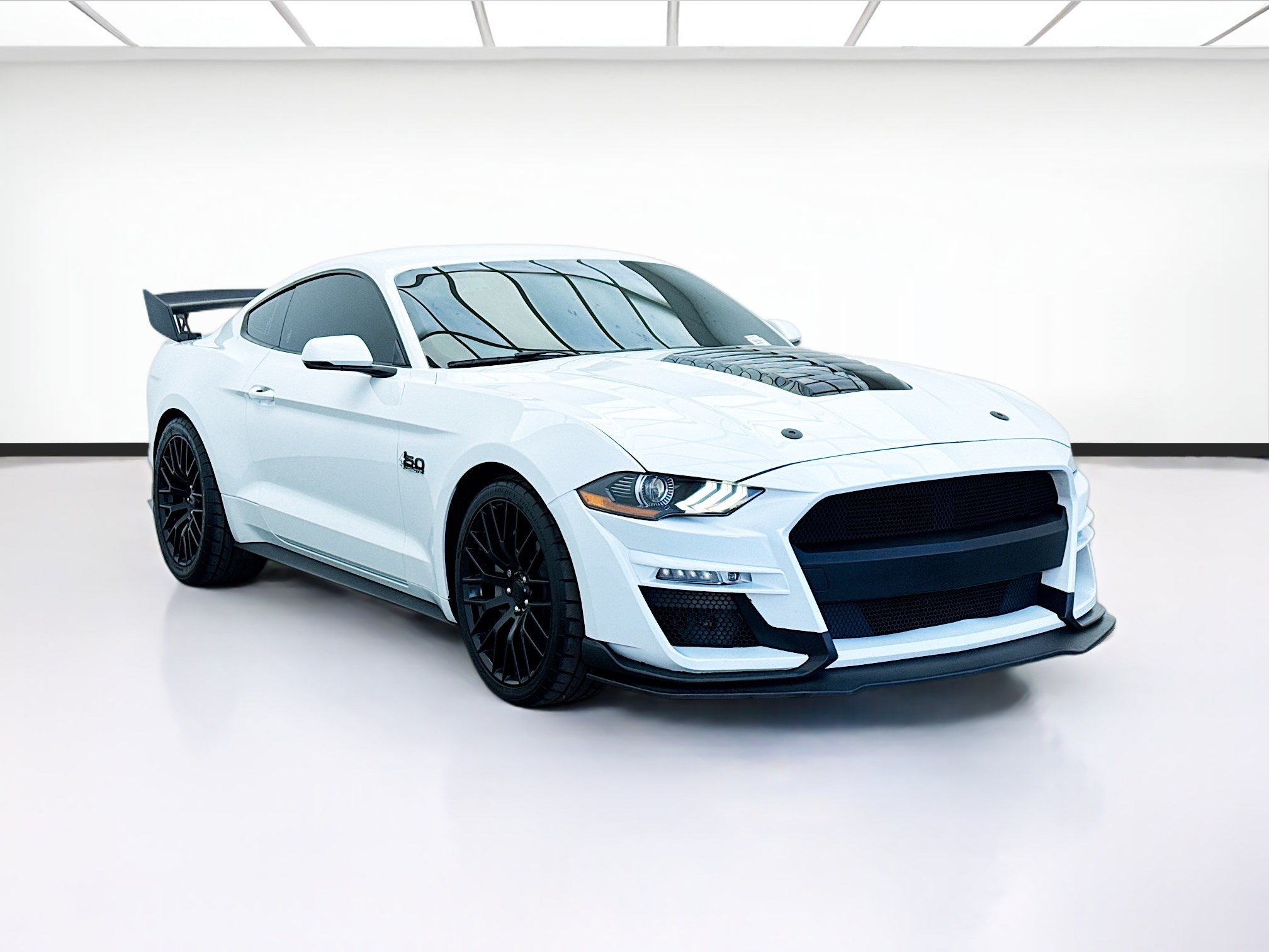 Used 2018 Ford Mustang GT Premium w/ Equipment Group 401A RWD image 3