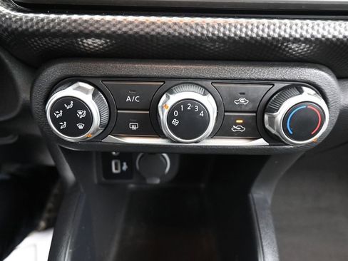 Used 2020 Nissan Kicks S image 25