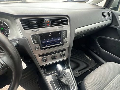 Used 2017 Volkswagen Golf S image 18