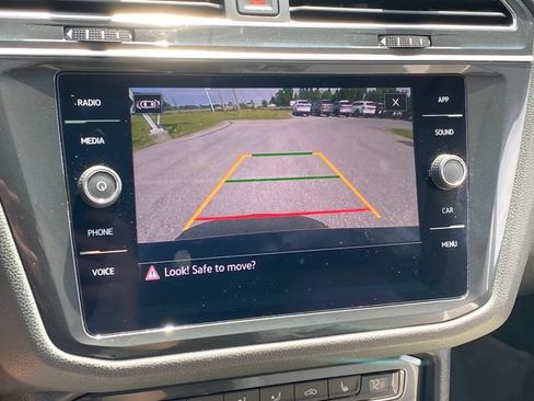 Used 2021 Volkswagen Tiguan SE w/ Panoramic Sunroof Package AWD/4WD image 30