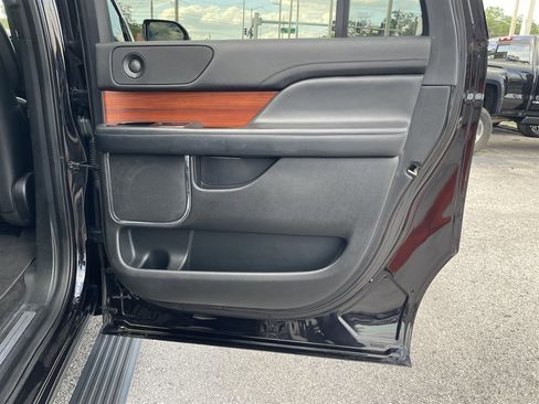 Used 2019 Lincoln Navigator L Reserve AWD/4WD image 37