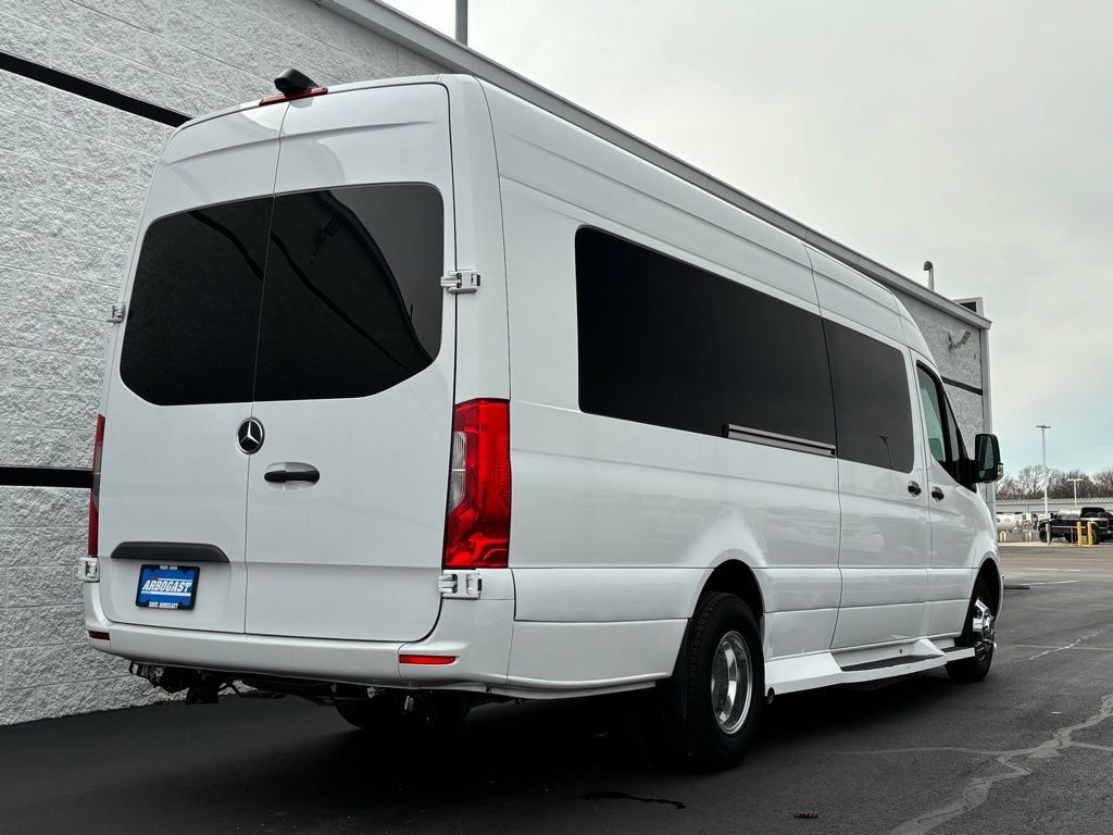 Used 2019 Mercedes-Benz Sprinter 170 w/ Driver Convenience Package image 9