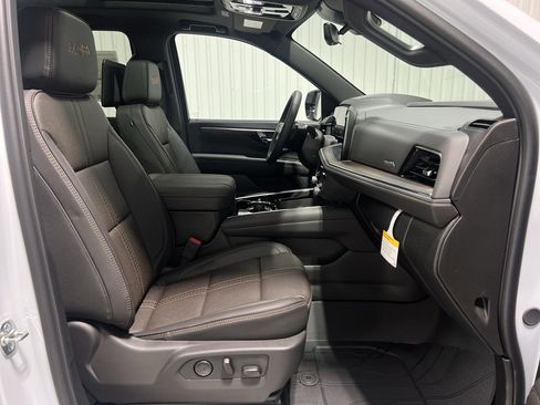 New 2026 Chevrolet Suburban High Country image 29