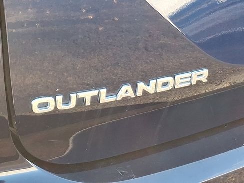 Used 2023 Mitsubishi Outlander SE image 31