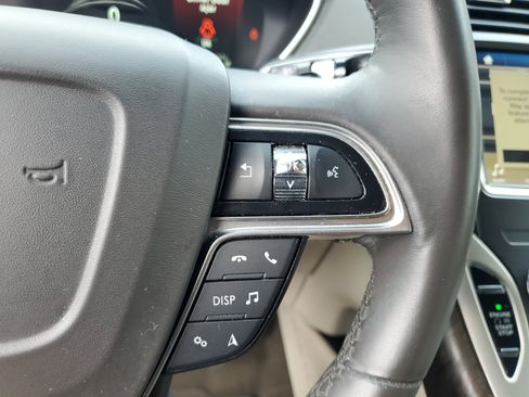 Used 2019 Lincoln Nautilus Select image 24