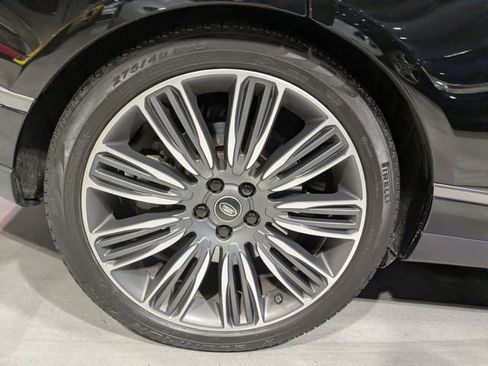 Used 2020 Land Rover Range Rover Long Wheelbase HSE image 18