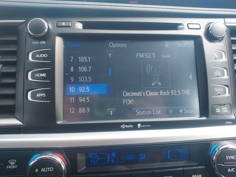 Used 2015 Toyota Highlander XLE AWD/4WD image 16