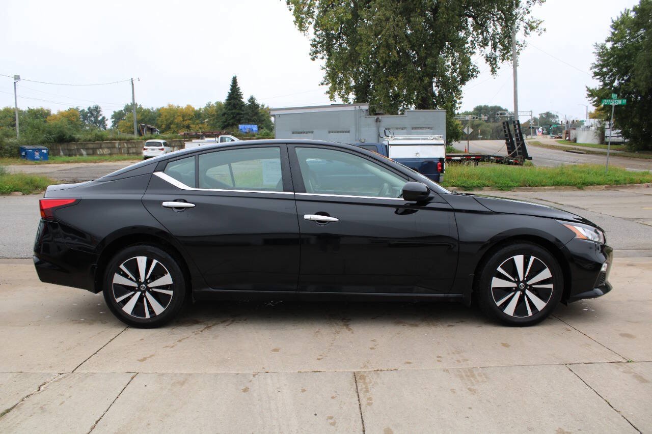 Used 2022 Nissan Altima 2.5 SV AWD/4WD image 3