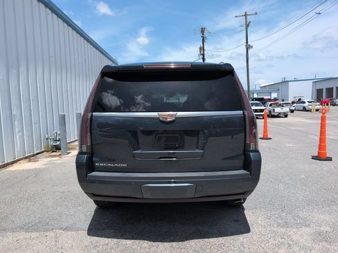 Used 2019 Cadillac Escalade Premium Luxury w/ LPO, Radiant Package AWD/4WD image 7