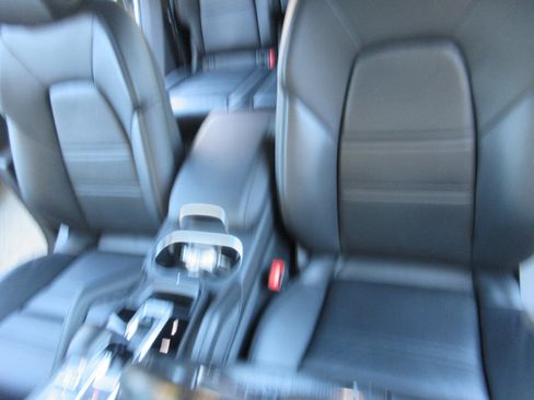 Used 2023 Porsche Cayenne image 15