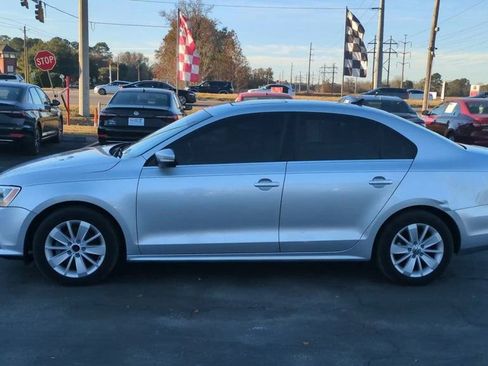 Used 2016 Volkswagen Jetta SE image 5