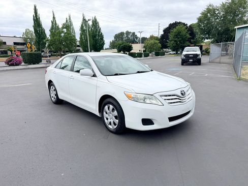 Used 2011 Toyota Camry LE FWD image 7