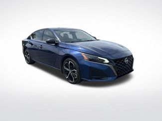 Used 2023 Nissan Altima 2.5 SR w/ SR Premium Package FWD video 2