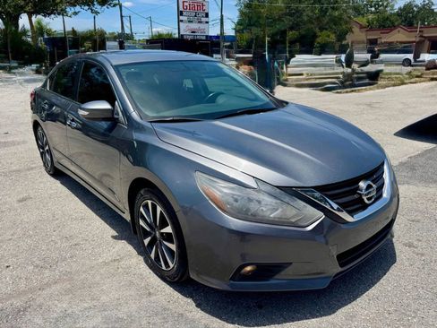 Used 2016 Nissan Altima 2.5 SL w/ 2.5 Technology Package FWD image 10