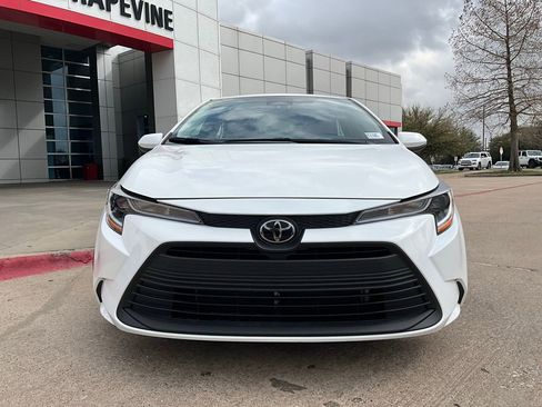 Used 2025 Toyota Corolla LE image 3
