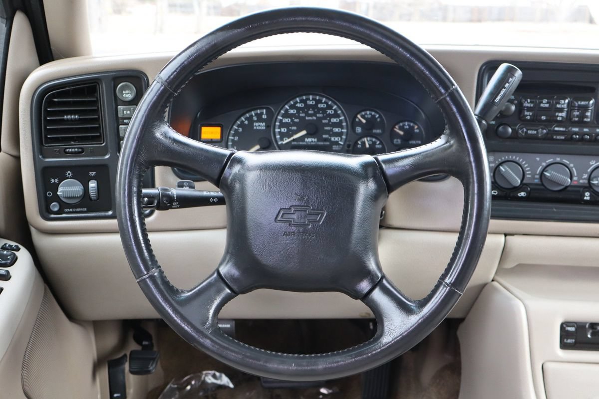 Used 2002 Chevrolet Suburban 2500 LT AWD/4WD image 18