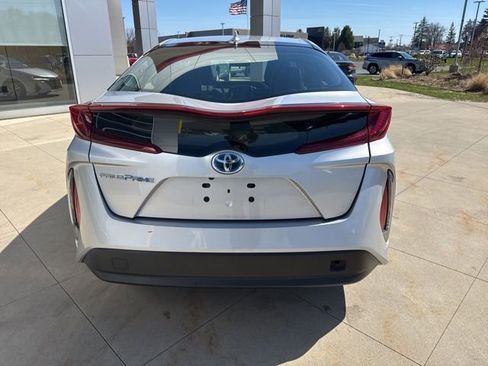 Used 2018 Toyota Prius Prime Premium image 6