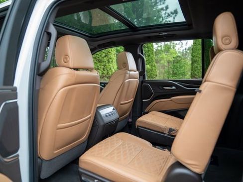 Used 2022 Cadillac Escalade ESV Sport w/ Touring Package AWD/4WD image 37
