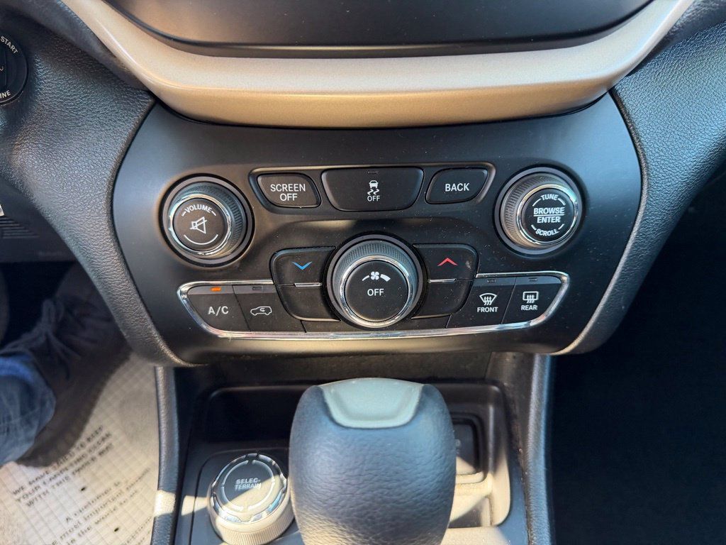 Used 2017 Jeep Cherokee Latitude w/ True North Edition AWD/4WD image 10
