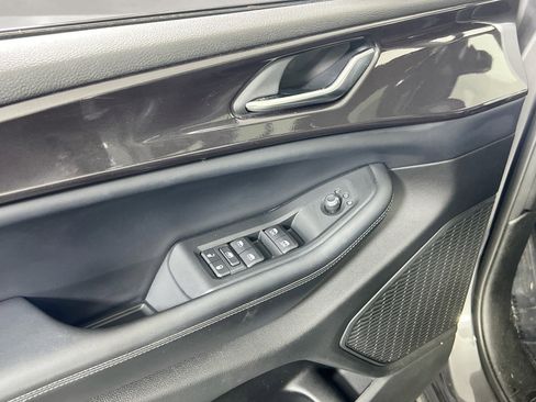 Used 2023 Jeep Grand Cherokee Altitude AWD/4WD image 17