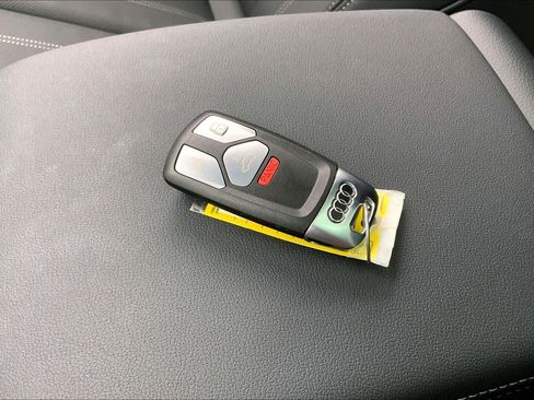 Used 2025 Audi SQ5 Prestige image 10