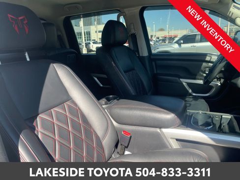 Used 2021 Nissan Titan SV w/ SV Convenience Package image 11