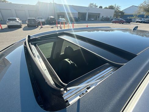 Used 2021 Nissan Rogue SL w/ Premium Package image 16