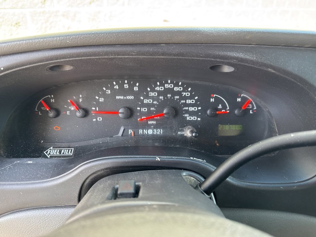 Used 2006 Ford E-350 and Econoline 350 Super Duty RWD image 12