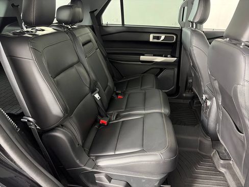 Used 2023 Ford Explorer XLT w/ Equipment Group 202A AWD/4WD image 29