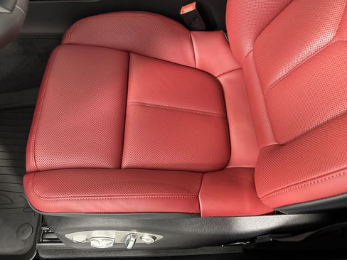 Certified 2025 Porsche Macan image 15