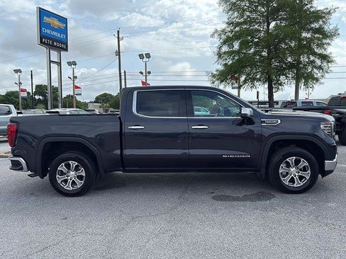 Used 2025 GMC Sierra 1500 SLT AWD/4WD image 4
