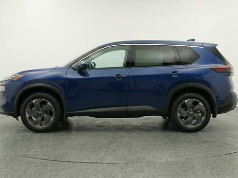 Used 2025 Nissan Rogue SV image 3
