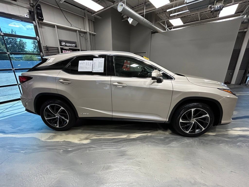 Used 2017 Lexus RX 450h AWD image 32